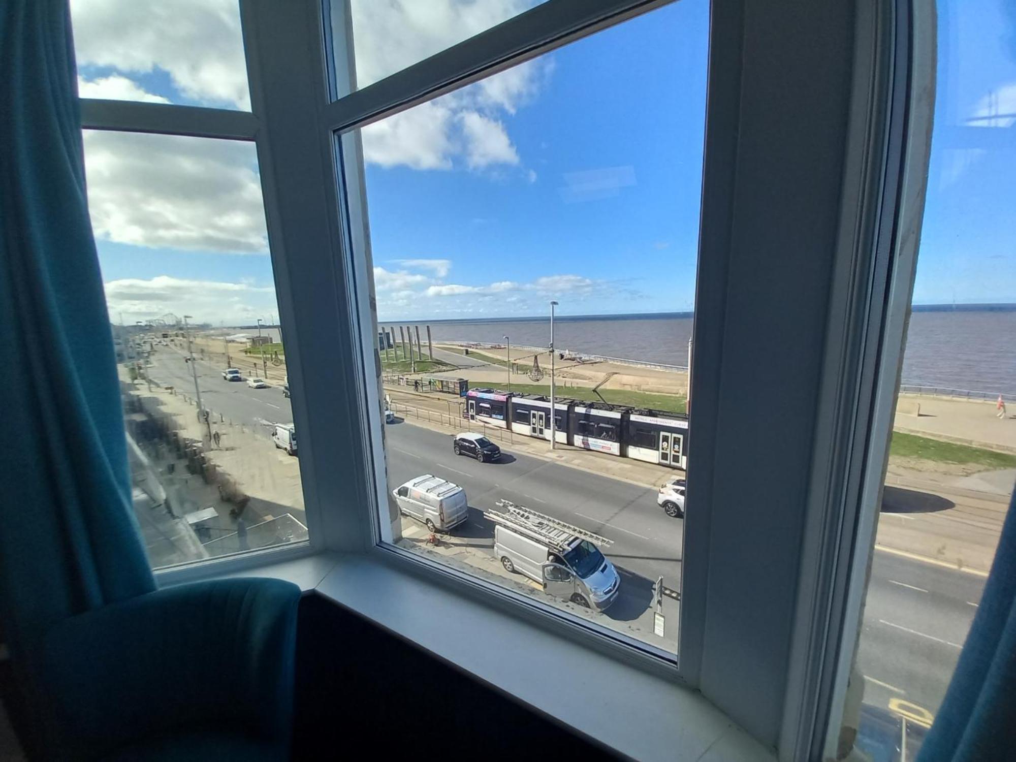 Vinnie'S Family Hotel Blackpool Exteriör bild