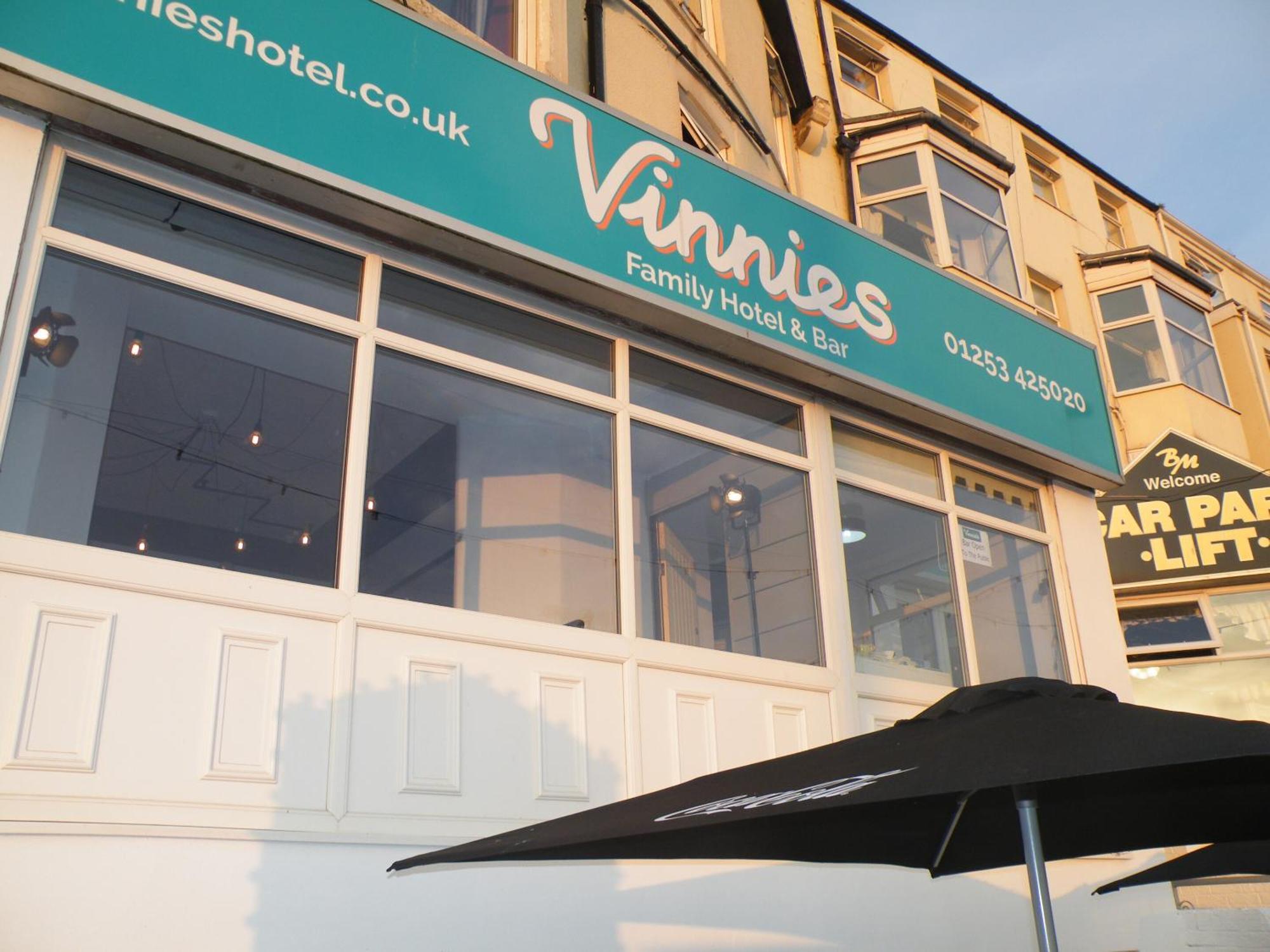 Vinnie'S Family Hotel Blackpool Exteriör bild