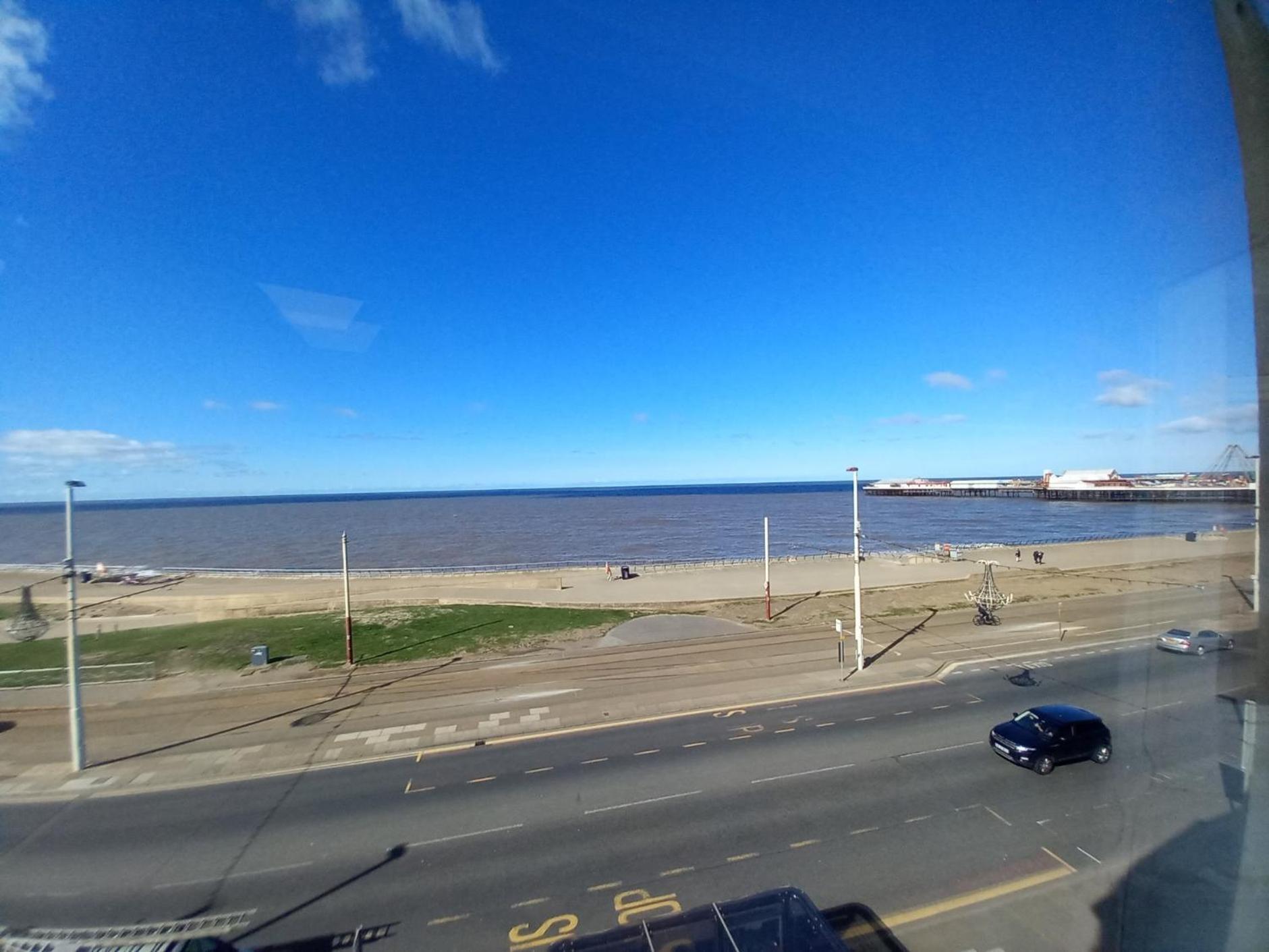 Vinnie'S Family Hotel Blackpool Exteriör bild